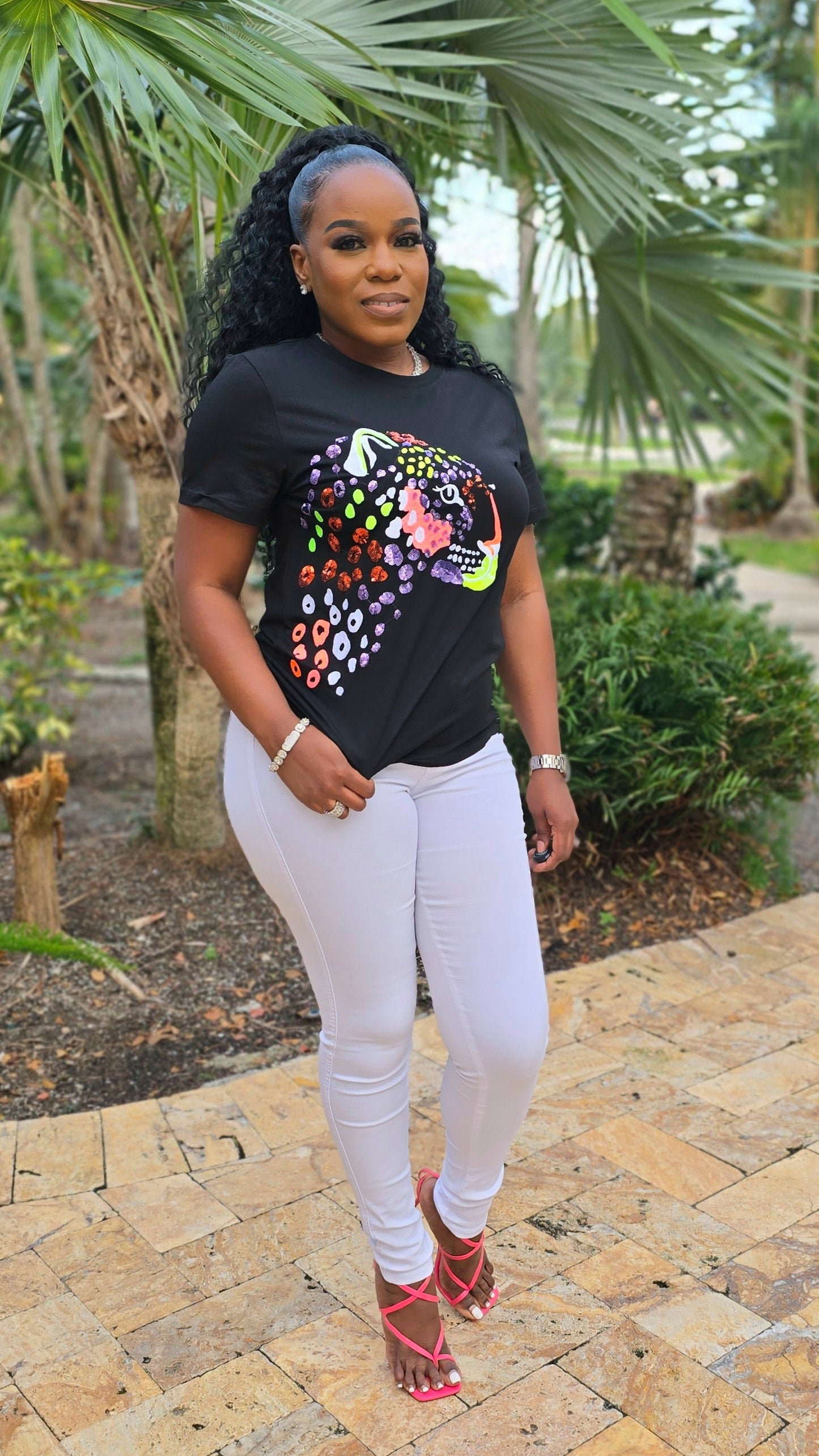 LIONESS GRAPHIC T